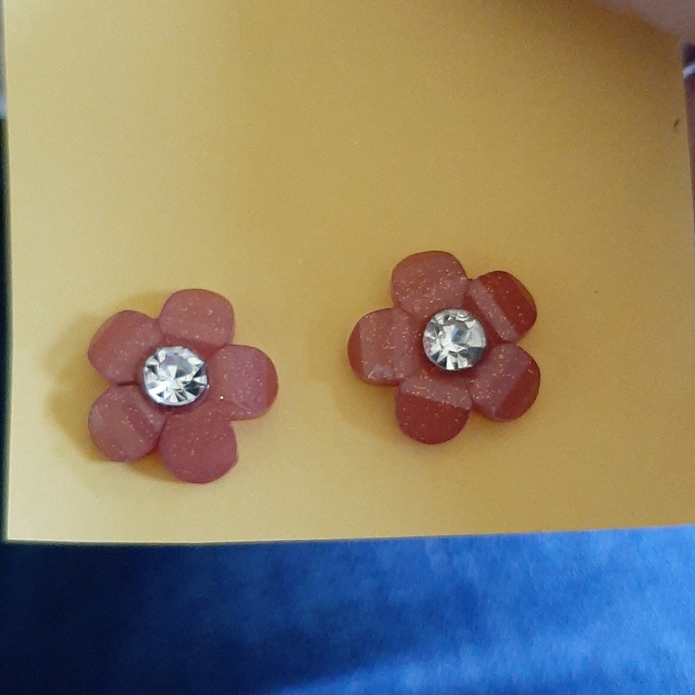 Earings - Picture 2 of 5